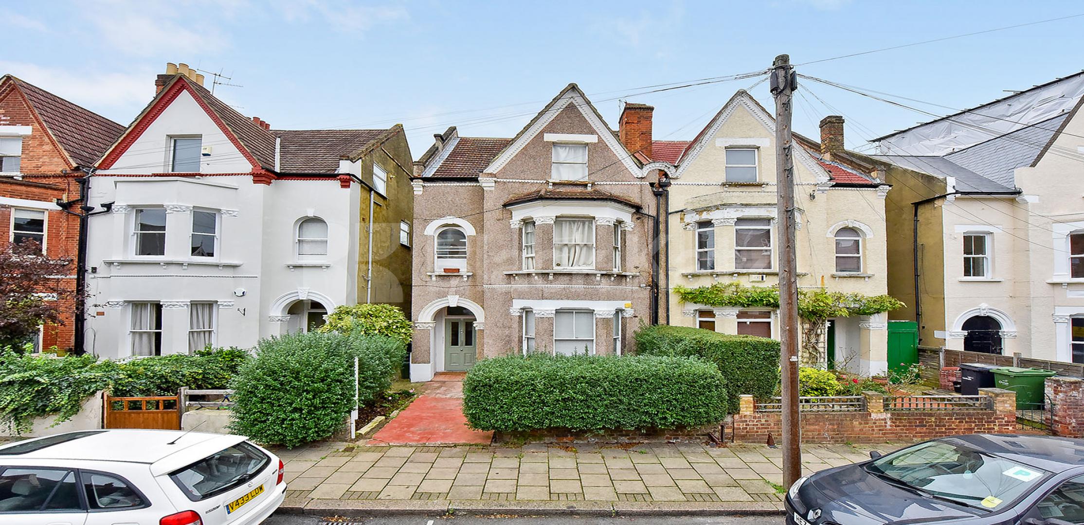 			NEW INSTRUCTION, 3 Bedroom, 1 bath, 1 reception Apartment			 Romola Road , Tulse Hill 